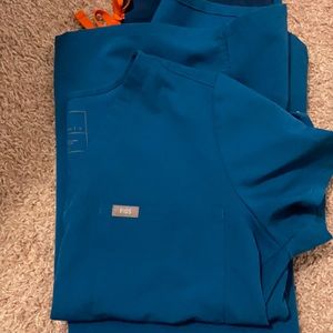 Figs scrubs set. Women’s